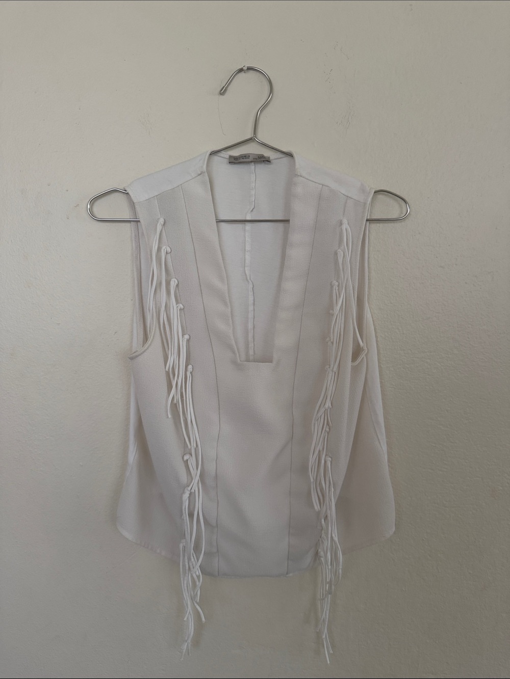 Zara White Sleeveless Fringe V-Neck Top Size Medium